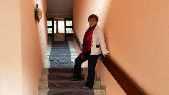 Angela Ante, Eigentümerin des ehemaligen Hotels Wiedfriede im Dattenberger Ortsteil Arnsau, spricht in unserer Zeitung über ihr