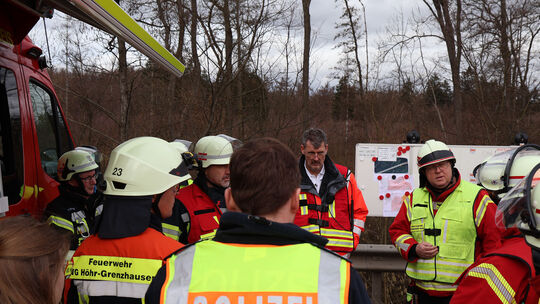 In regelmäßigen Abständen trafen sich die Einheiten zur Lagebesprechung.