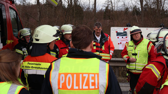 In regelmäßigen Abständen trafen sich die Einheiten zur Lagebesprechung.