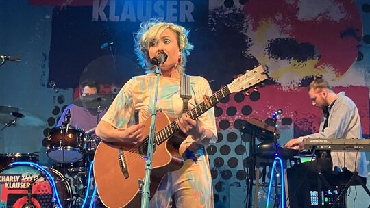 Für die Kölner Multiinstrumentalistin Charly Klauser sind Auftritte in Wissen immer etwas ganz Besonderes. Das war auch jetzt im