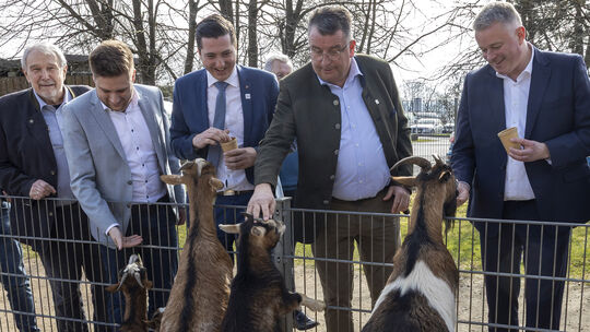 Vor der Infoveranstaltung zum Thema Jagd stattete der CDU-Spitzenkandidat für die Landtagswahl, Gordon Schnieder (rechts) dem Wi