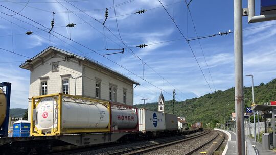 Unzählige Güterzugwaggons rollen täglich durchs enge Mittelrheintal, und die Zahl wird weiter steigen. Die Bürgerinitiative im M