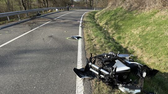 Ein schwerer Alleinunfall hat sich am Montagnachmittag auf der L304 bei Selters ereignet. Laut Polizei ist der Motorradfahrer au