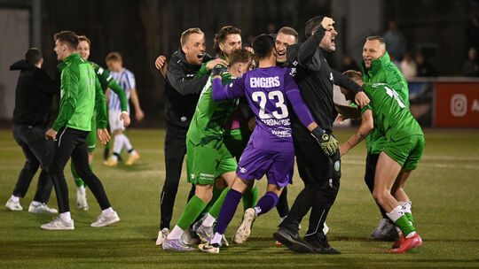 Grenzenloser Jubel nach dem Finaleinzug: Am 9. April 2025 gewann Engers das Halbfinale gegen Eintracht Trier mit 2:1, später wur