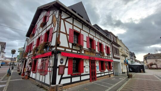 Das Gasthaus Bit-Eck in der Bad Hönninger Fußgängerzone ist wieder geschlossen, nachdem es zwischenzeitlich Gäste begrüßt hatte.