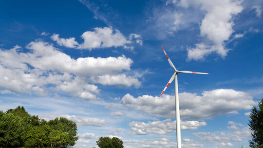 Die Bad Honnef AG will genau auf der Landesgrenze riesige Windräder bauen (Symbolbild)