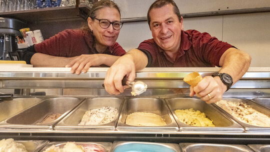 "Wir machen heimlich auf", sagen Conny und Roberto Iannitelli. Will heißen: Für das Eiscafé Torino am Kirchberger Marktplatz gi