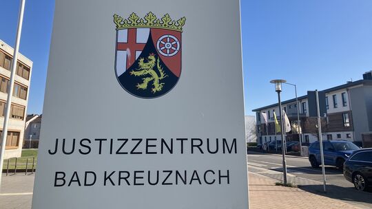 Wegen Einschleusens von Ausländern verurteilte das Landgericht Bad Kreuznach einen 59-jährigen Bad Kreuznacher zu einer Bewährun