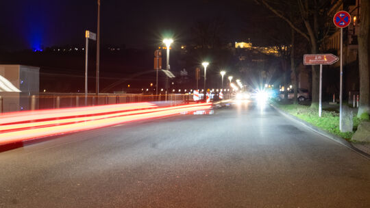 Autoposer am Koblenzer Moselufer: Auch gebalzt wird aus den Fahrzeugen heraus.