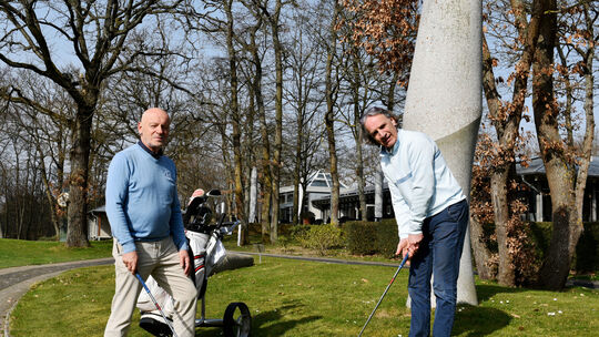 Präsident Horst Weyand (links) legt nach elf Jahren an der Spitze des Golfclubs Nahetal sein Amt in jüngere Hände. Klubmanager M
