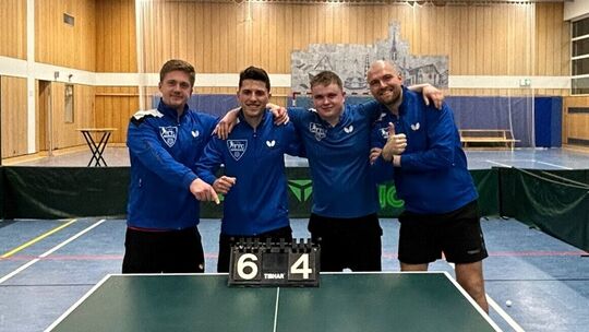 Haben den Klassenverbleib so gut wie sicher und richten jetzt den Blick nach oben: die Wirgeser Oberligaspieler (von links) Vinc