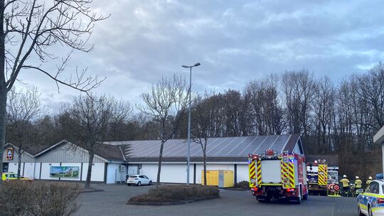 Am Dienstagabend, 10. März, rückten Einsatzkräfte zum Aldi-Markt an der Kölner Straße in Altenkirchen aus.