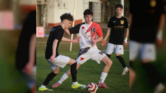Die JSG Edelstein Idar-Oberstein (schwarze Trikots) lag gegen Medard zwischendurch 1:4 hinten. Am Ende wurde es knapp, aber es s