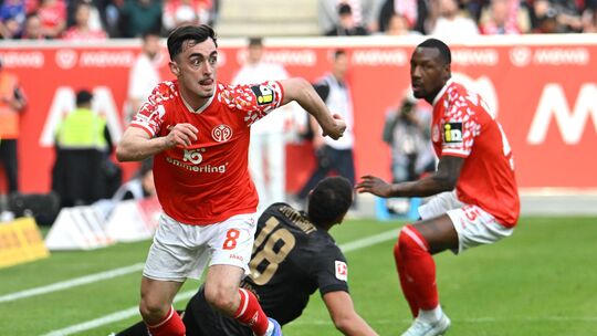 Fokus auf die Conference League - aber auch auf den Bundesliga-Abstiegskampf: der Mainzer Paul Nebel (am Ball).
