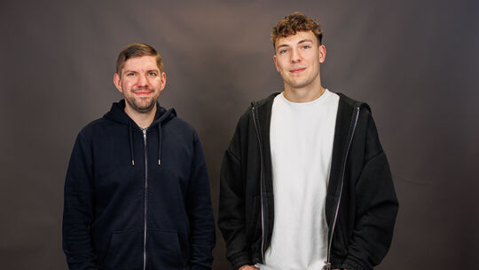 Lukas Erbelding (links) und Jona Heck sprechen in unserem Podcast über das regionale Fußballgeschehen.