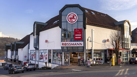 Aktuell ist die Bad Marienberger Rossmann-Filiale noch in der Bismarckstraße in der Innenstadt beheimatet. Doch die Filiale soll