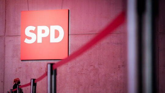 Die Sonderbeurlaubung von Beamten durch die SPD-geführte Landesregierung sorgt für teils heftige Kritik. Seit Jahren genehmigt d