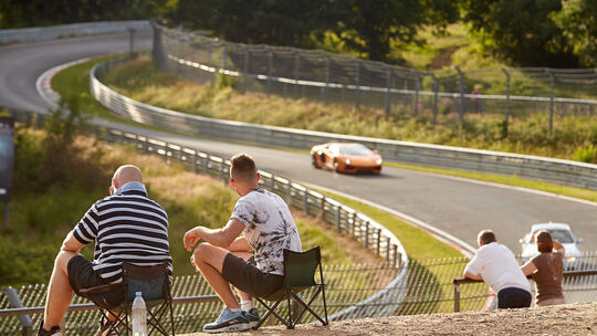 Touristenfahrten am Nürburgring sind und bleiben beliebt. Auch wenn der Motorsport die Kernkompetenz an der Rennstrecke in der E