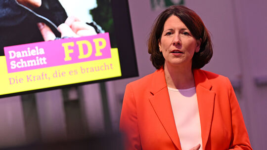 Sie führt die rheinland-pfälzischen Liberalen wie schon vor fünf Jahren in die Landtagswahl: FDP-Spitzenkandidatin Daniela Schmi