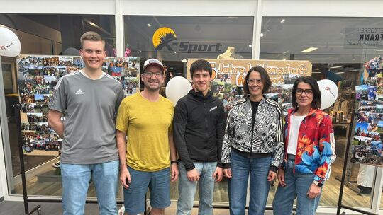 Das Team von X-Sport in Kastellaun feiert dieses Jahr das 25-jährige Bestehen des Outdoor- und Running-Geschäfts. Frank Hirt (2.