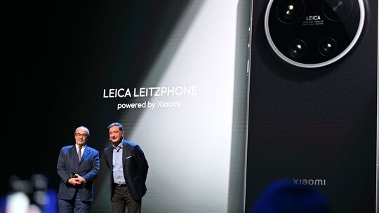 Leica-Chef Matthias Harsch (r)