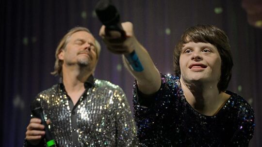 Im Mittelpunkt der "Schlagerträume" am 21 März um 18 Uhr auf der Koblenzer Probebühne 4 stehen die Schauspielerin Tima Zucker au