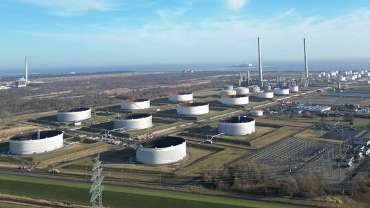 Ölversorgung und Energieinfrastruktur