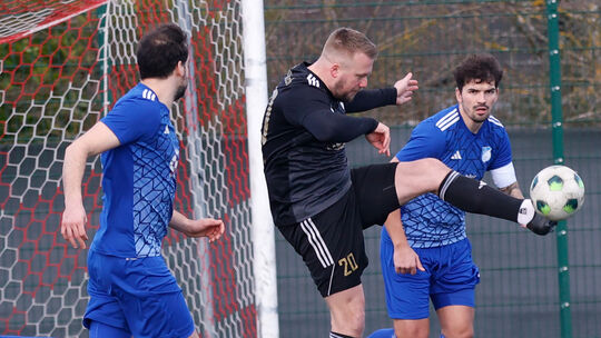 Wichtiger Baustein des SV Winterbach: Sebastian Fett (schwarzes Trikot) kehrt in den Kader zurück.