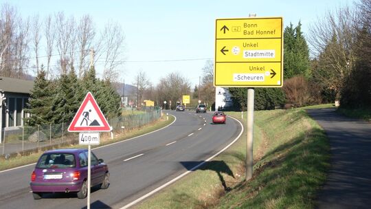 Im Jahr 2008 sah die B42 bei Unkel noch so aus. Für Fußgänger war es schwierig, die Straße zu queren.