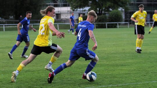 Während die SG Altendiez (gelbe Trikots) am Sonntag Heimrecht gegen Spitzenreiter SG Horressen genießt, gibt die SG Elbert ihre