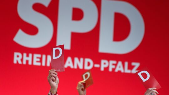 Die Debatte um die Sonderurlaube von SPD-Landesbeamten erreicht die heiße Phase des Landtagswahlkampfs. Am 22. März wird in Rhei
