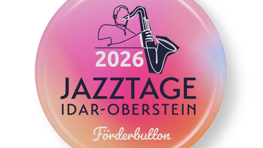 So sieht der Jazztage-Button 2026 aus. Lokale Politiker haben sich nun dazu bereit erklärt, beim Verkauf zu unterstützen.