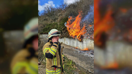 Wenige Minuten nach der Alarmierung traf der neue Wehrleiter Jeffrey Mitchell an der Einsatzstelle ein und koordinierte die nach Wenige Minuten nach der Alarmierung traf der neue Wehrleiter Jeffrey Mitchell an der Einsatzstelle ein und koordinierte die nach
