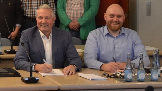 Die Vertreter der Ortsgemeinden der Verbandsgemeinde Wallmerod haben jetzt den Solidarpakt Freiflächen-Photovoltaik unterzeichne