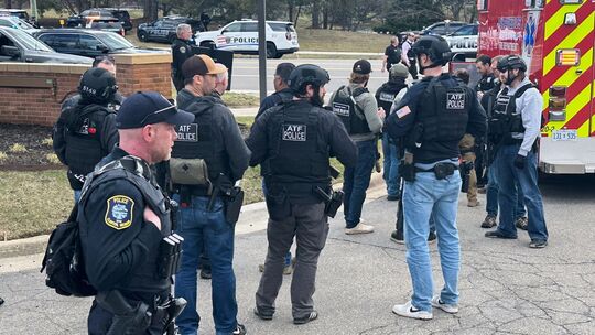 Berichte: Fahrzeug fährt in Synagoge in Michigan