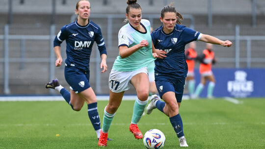 Beim 1:1 im Hinspiel gegen den VfL Bochum (in Blau) war Leonie Wäschenbach (vorn) noch eine treibende Kraft im Spiel der Anderna