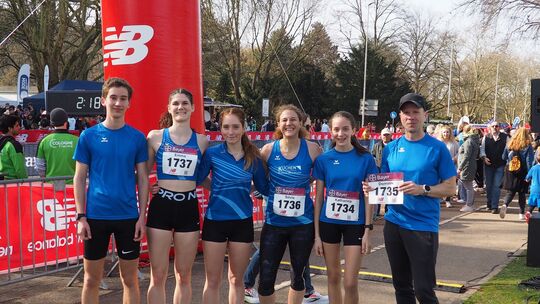 Mit den Besten in Leverkusen gemessen: Das Team der LLG Hunsrück um (von links) Felix Müller, Emma May, Lena Müller, Silvia Clau Mit den Besten in Leverkusen gemessen: Das Team der LLG Hunsrück um (von links) Felix Müller, Emma May, Lena Müller, Silvia Clau
