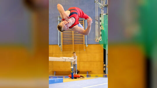 Nur Fliegen ist schöner: Beim Tag des Gerätturnens des Turngau Nahetal in Sohren gab es viele spektakuläre Sprünge zu bestaunen.