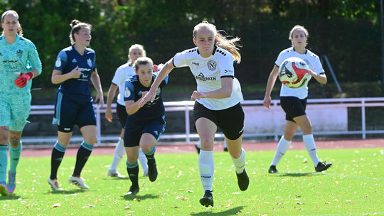 Im September gewannen die Frauen des SC 13 Bad Neuenahr (vorn Katharina Pohs) gegen Montabaur mit 2:1, mit dem gleichen Ergebnis