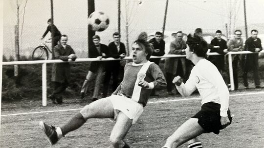 Fritz Röhrig (links) hat schon im Trikot von Eintracht 09 Oberstein so manche Fußball-Schlacht geschlagen. Besonders spannend wa