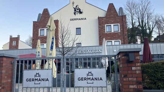 Der Germania-Komplex mit Hotel, Restaurant, Fest- und Tagungsräumen sowie Biergarten soll einen neuen Eigentümer bekommen.