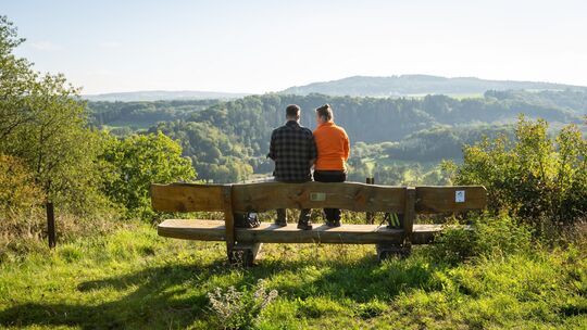 Wanderer können sich unter anderem auf die zwei neuen Ahr-Schleifen "Köhlerweg" und "Köhlerblicke" mit Start in Müsch freuen. Sp