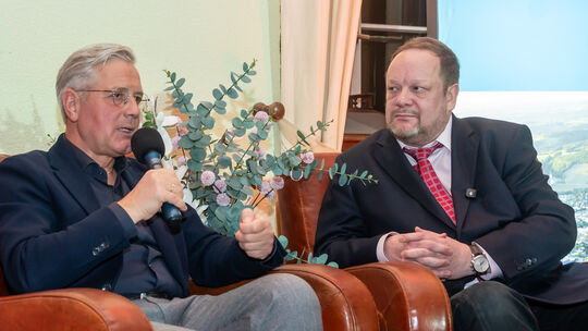 Norbert Röttgen, stellvertretender Fraktionsvorsitzender der CDU/CSU im Bundestag (links), war Experte auf einer Diskussionsvera