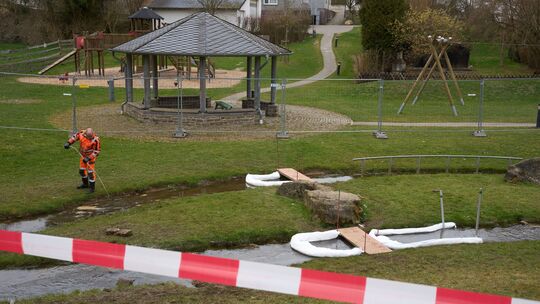Unbekannte haben eine Treibstoff-Pipeline im Rhein-Hunsrück-Kreis manipuliert – mit Folgen für die Umwelt. Auf dem Simmerbach wu
