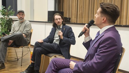 Ruhig und zuweilen kontrovers diskutierte das Podium, ob sie bereit wären, ihre Heimat zu verteidigen oder ob durch den ungezüge