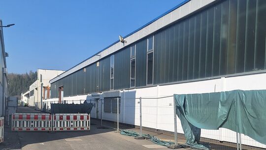 Die älteste Halle am Hauptsitz des Unternehmens Kleusberg wird energetisch saniert und neu gebaut.