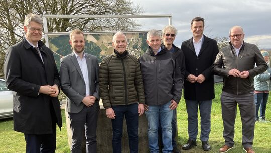 Bundesverkehrsminister Patrick Schnieder, Matthias Reuber (CDU), VG-Chef Fred Jüngerich, Mario Orfgen und Gunnar Lindner von der