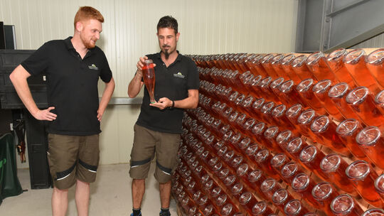 Die Geschäftsführer Kai Maschtschenko (links) und Matthias Schreml (rechts) mussten Insolvenzantrag für ihr Unternehmen „SM Sekt Die Geschäftsführer Kai Maschtschenko (links) und Matthias Schreml (rechts) mussten Insolvenzantrag für ihr Unternehmen „SM Sekt