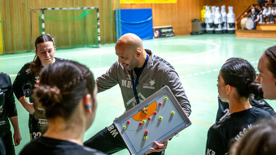 Bereits nach zehn Minuten beim Stand von 0:5 nahm Trainer Maouia ben Maouia die erste Auszeit im Nachholspiel bei der TSG Mainz-