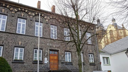 Warum wurden im Krufter Rathaus 2025 deutlich mehr Besprechungen zwischen Ortsbürgermeister und Beigeordneten anberaumt als in d